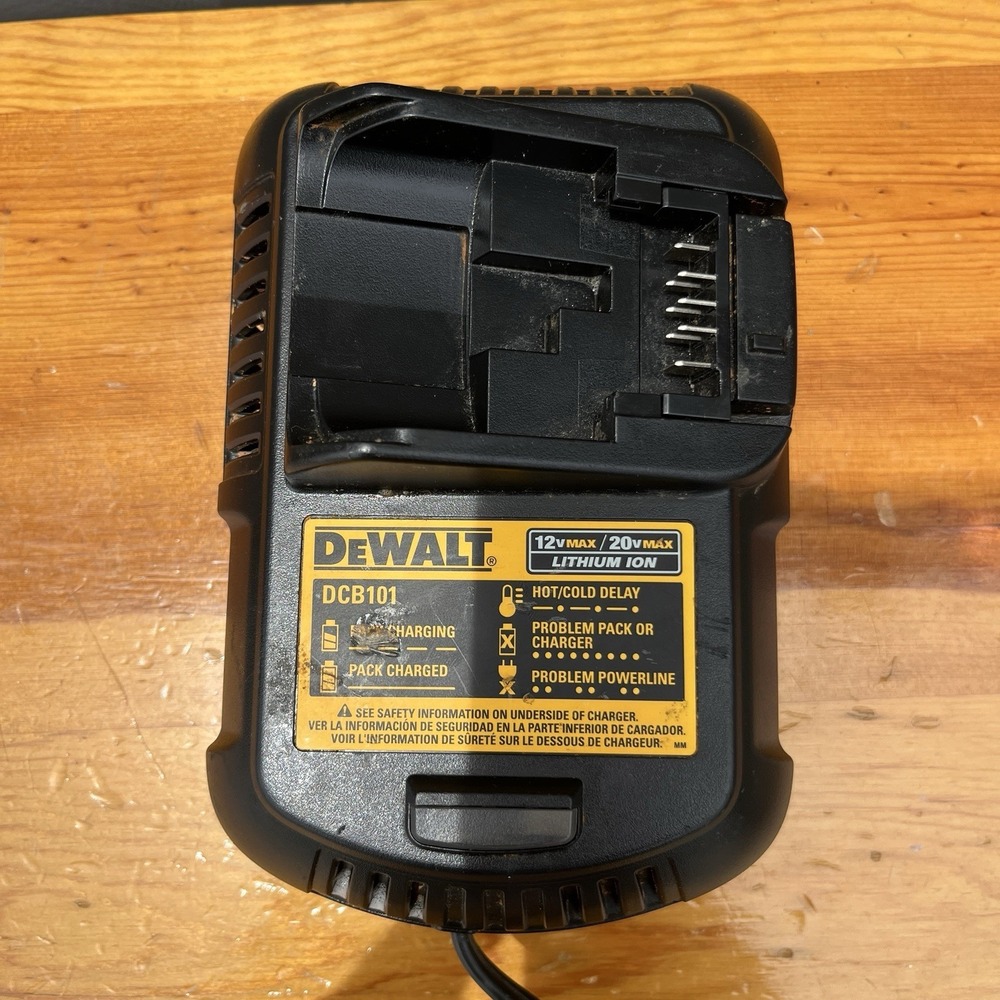 DEWALT DCB101 Lithium Ion Battery Charger 12VMAX/20VMAX Compatible Works
